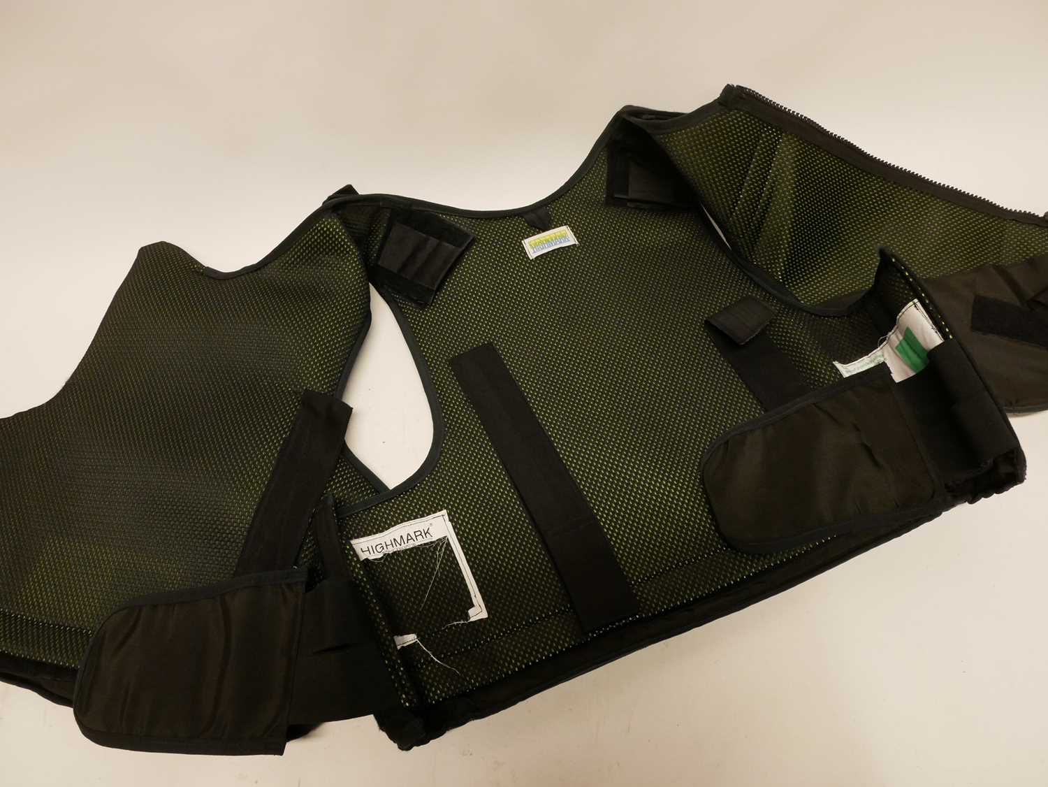 Highmark dual-purpose (ballistic & stab protection) body armour in carrying bag. - Image 5 of 9