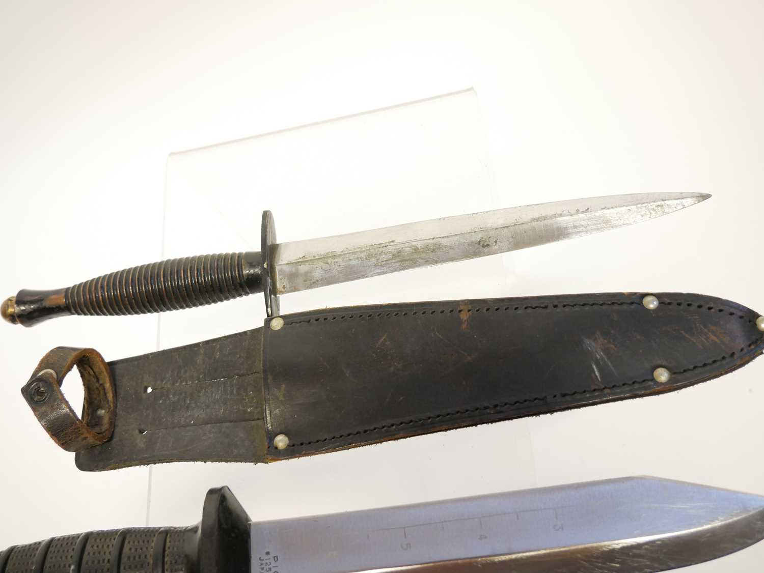 Fairbairn Sykes dagger and scabbard, completely unmarked, also a PIC Diver's Knife and plastic - Image 5 of 7