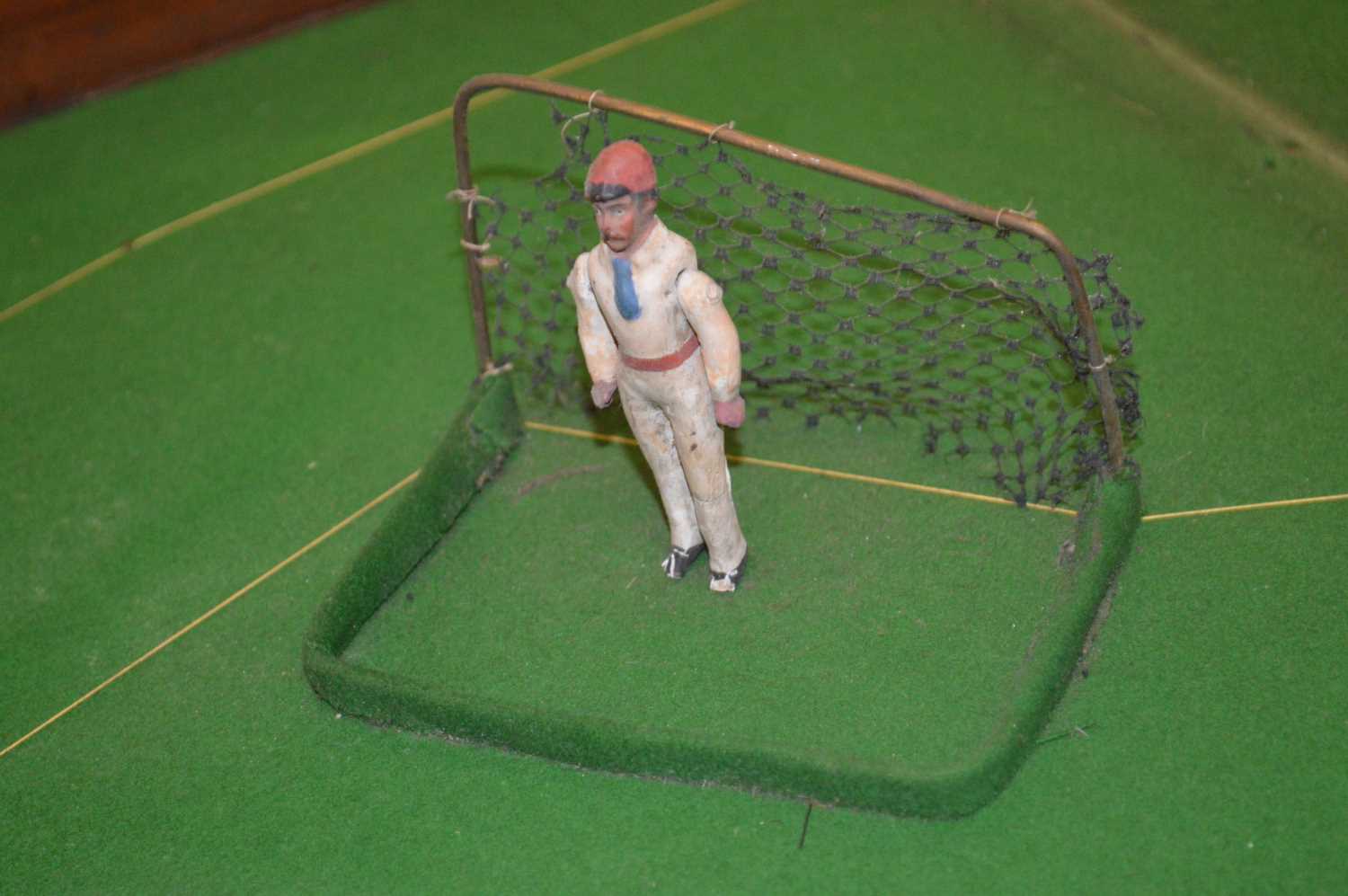 Early 20th century tabletop cricket game retailed by Hamleys - Bild 8 aus 12