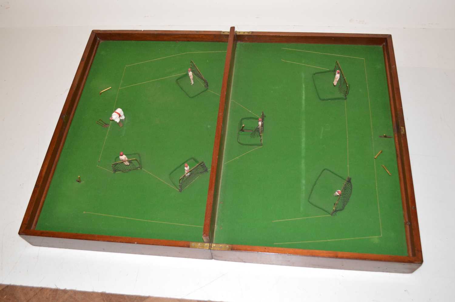 Early 20th century tabletop cricket game retailed by Hamleys - Bild 11 aus 12