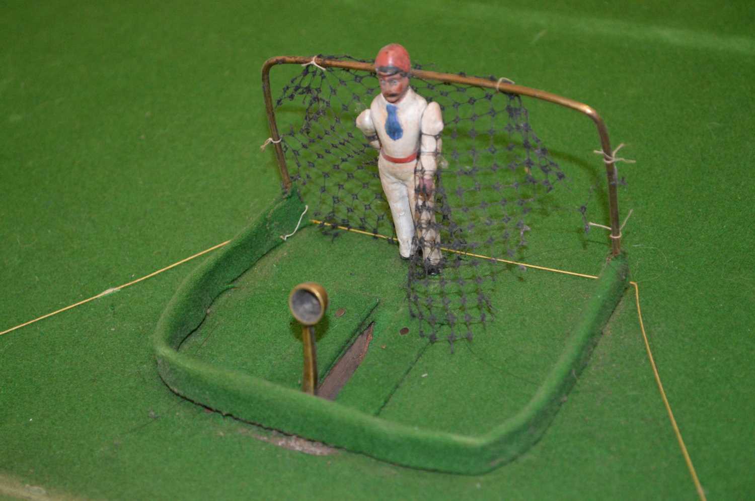 Early 20th century tabletop cricket game retailed by Hamleys - Bild 2 aus 12
