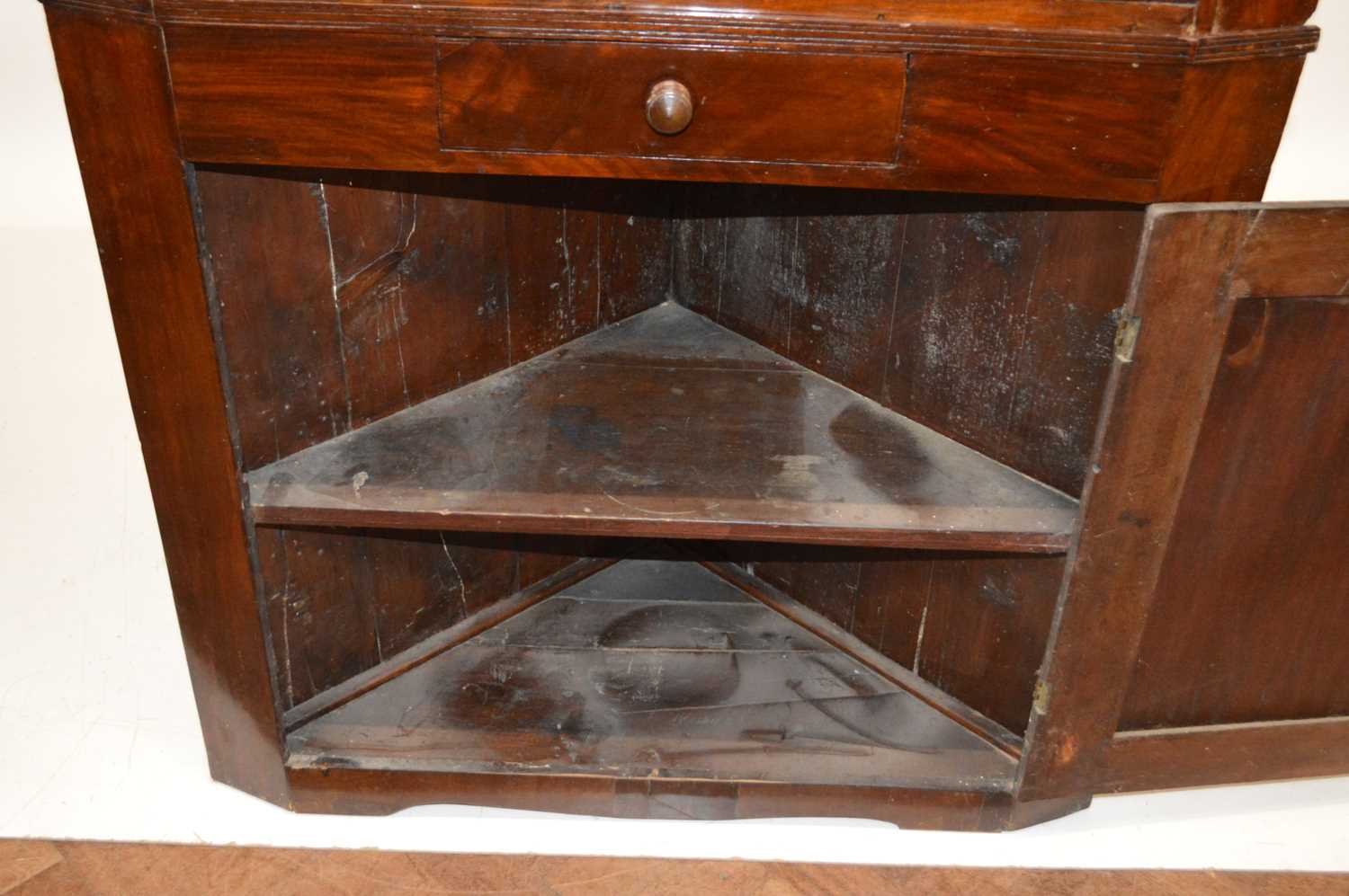 George III Mahogany Standing Corner Cupboard - Image 3 of 6