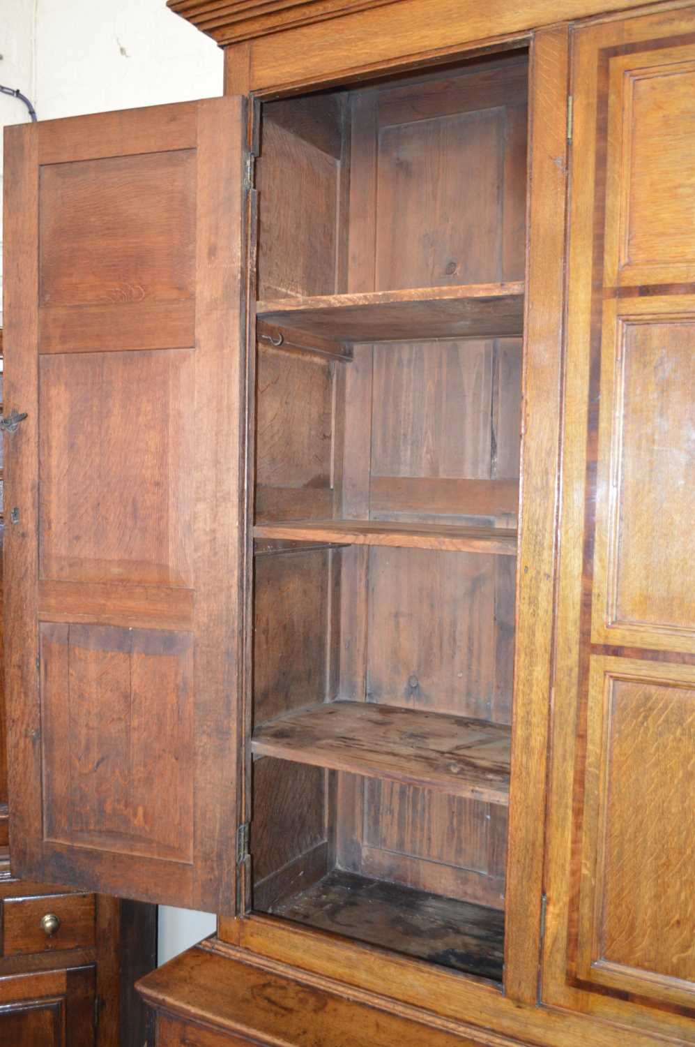 George III Oak and Mahogany Cross-Banded Housekeepers Cupboard - Image 6 of 23