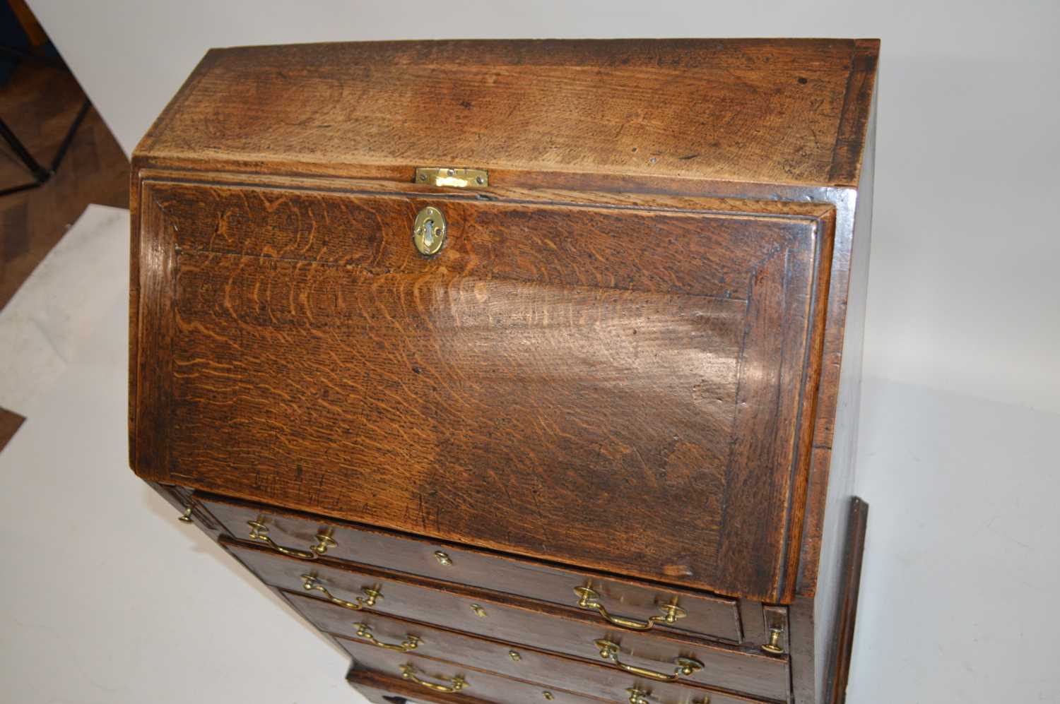 George III Oak and Mahogany Banded Bureau of Small Proportions - Image 4 of 12