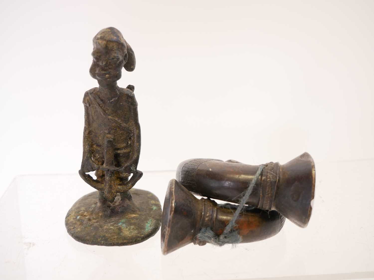 African tribal bronze figure with a crossbow - Image 4 of 6