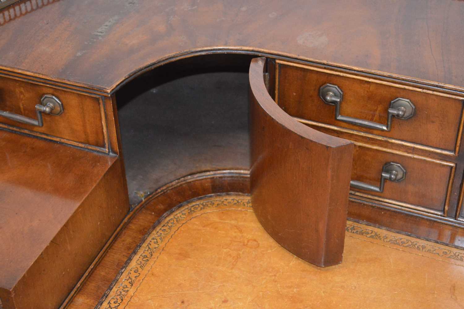 Reproduction Mahogany Carlton House Desk - Image 5 of 6