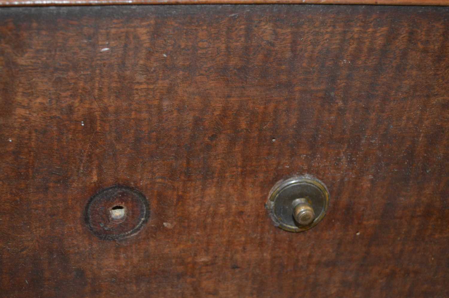 George III Mahogany Serpentine-Fronted Chest of Drawers - Image 8 of 9