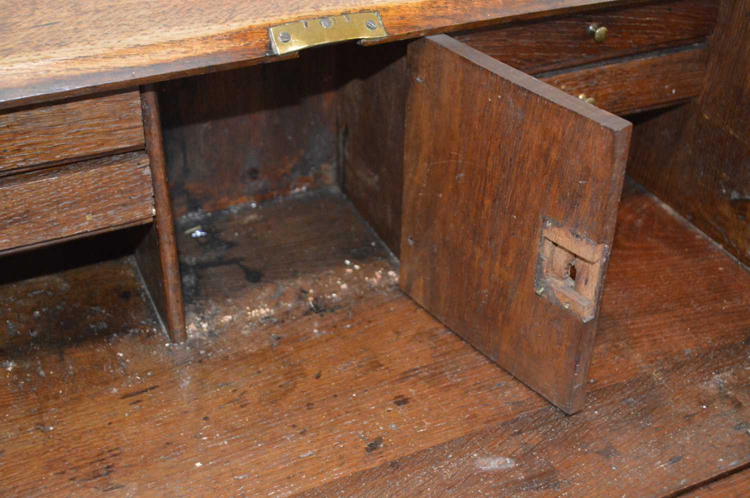 George III Oak and Mahogany Banded Bureau of Small Proportions - Image 6 of 12