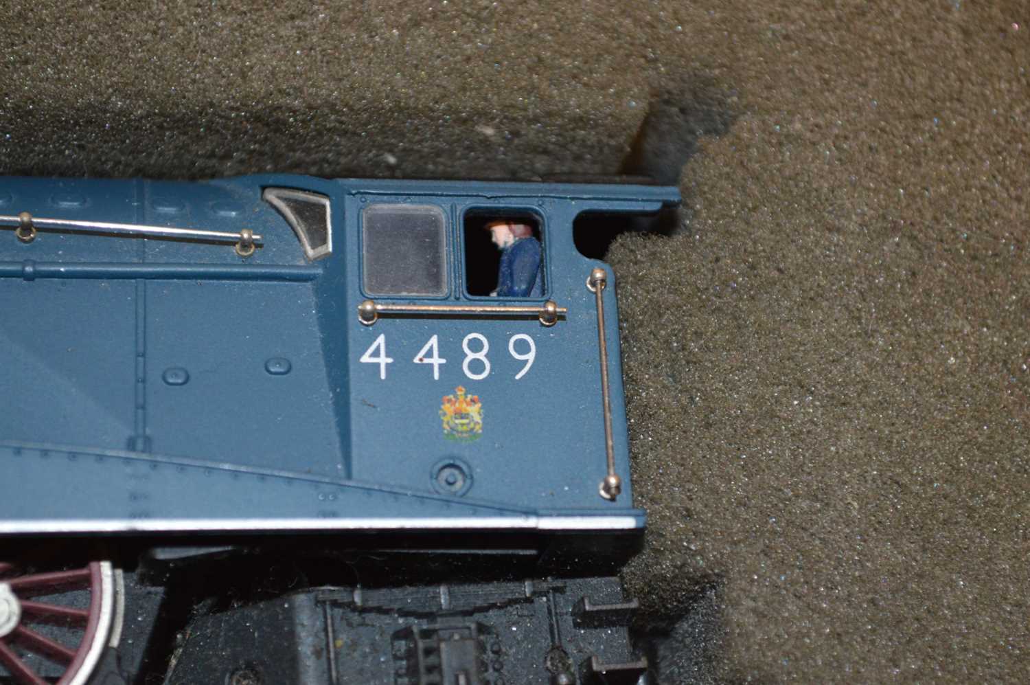 Bachmann Branch-Line OO Gauge Limited Edition "Dominion of Canada" 4-6-2 Locomotive and Tender - Image 3 of 5