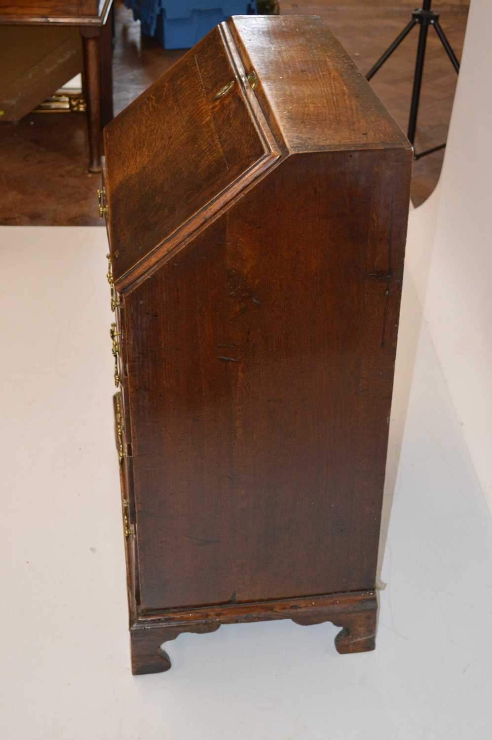 George III Oak and Mahogany Banded Bureau of Small Proportions - Image 3 of 12