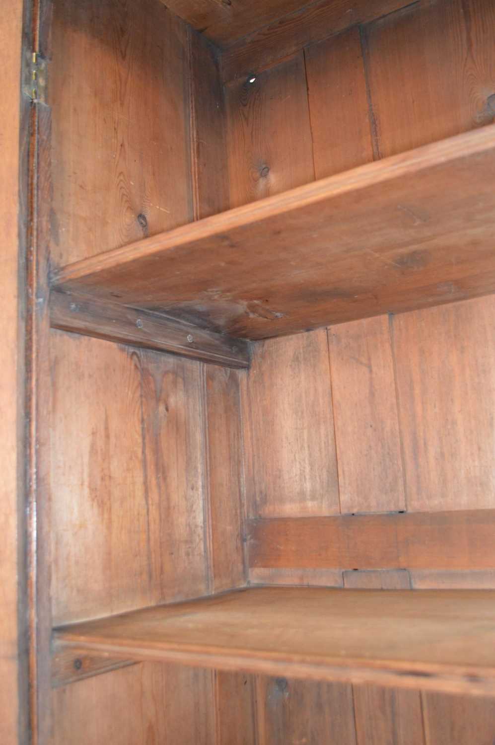 George III Oak and Mahogany Cross-Banded Housekeepers Cupboard - Image 7 of 23