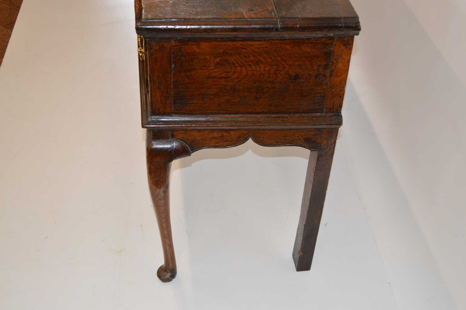 George III Oak Dresser Base - Image 5 of 13