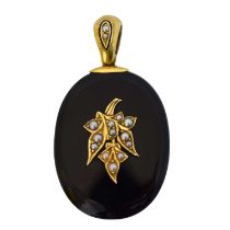 A Victorian onyx and split pearl memorial locket,