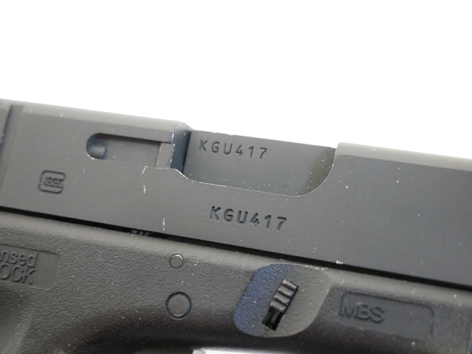Umarex Glock 17 generation 4 .177 BB CO2 air pistol, serial number KGU417, with box and one - Image 2 of 8