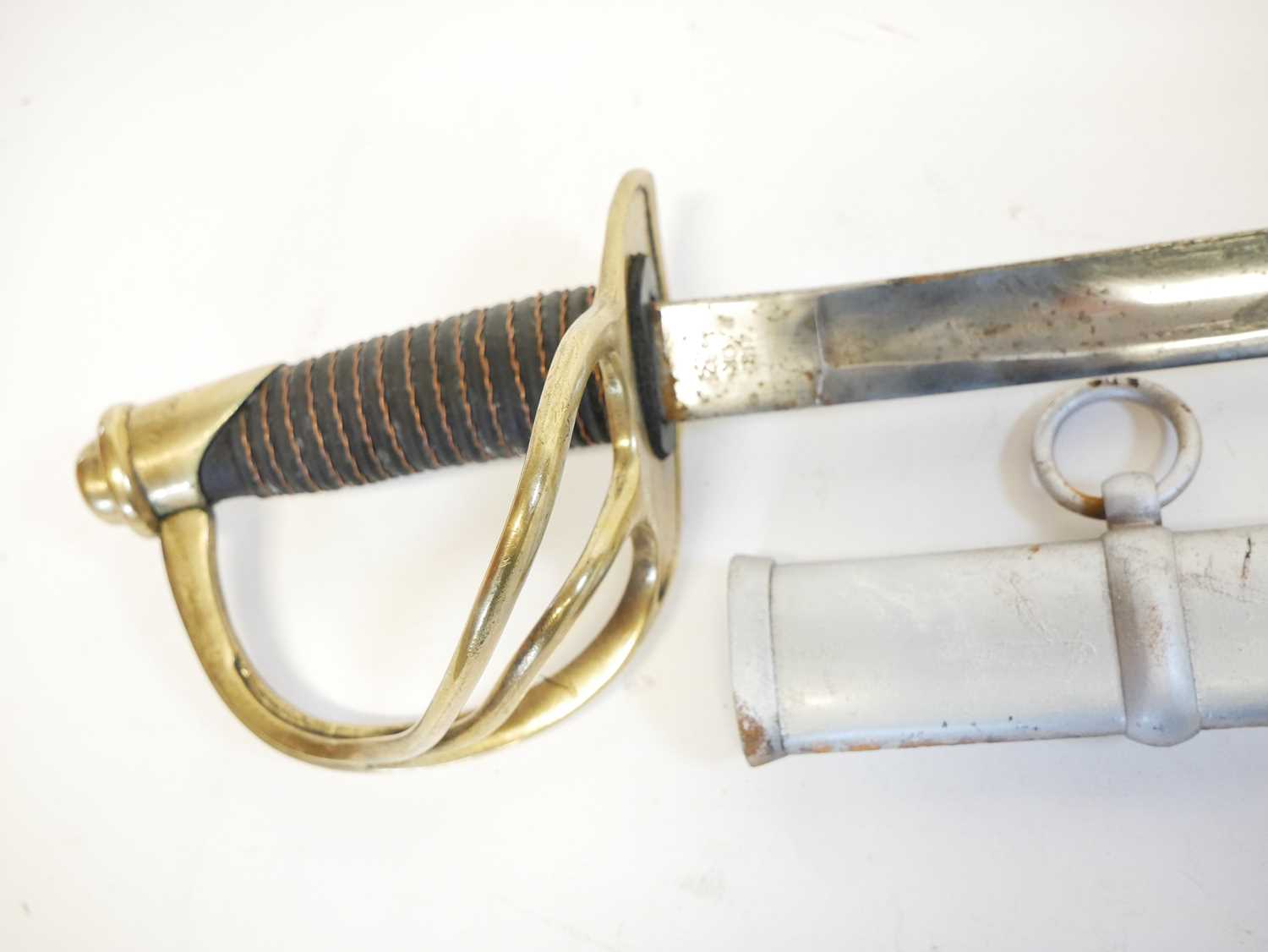 Reproduction US wrist breaker cavalry sabre and scabbard, curved fullered blade with brass guard and - Image 3 of 11