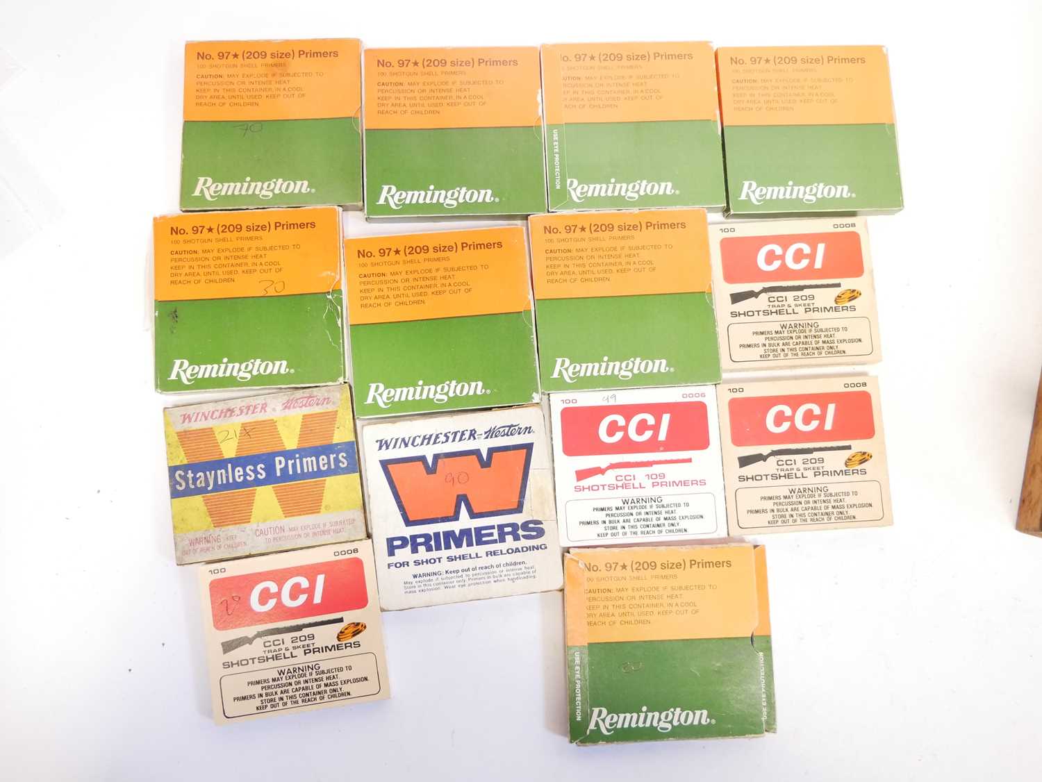 Mixed shotgun primers, 1050 in total, by CCI, Remington, and Winchester, in a purpose made box - Image 2 of 2
