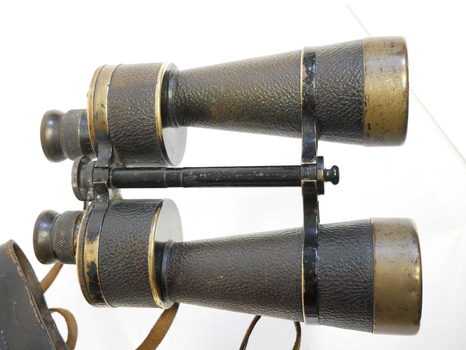 WWII German Leitz 10x50 binoculars, stamped D.F.10x50 Dienstglass, numbered 1115, H/600 to one side, - Image 2 of 20