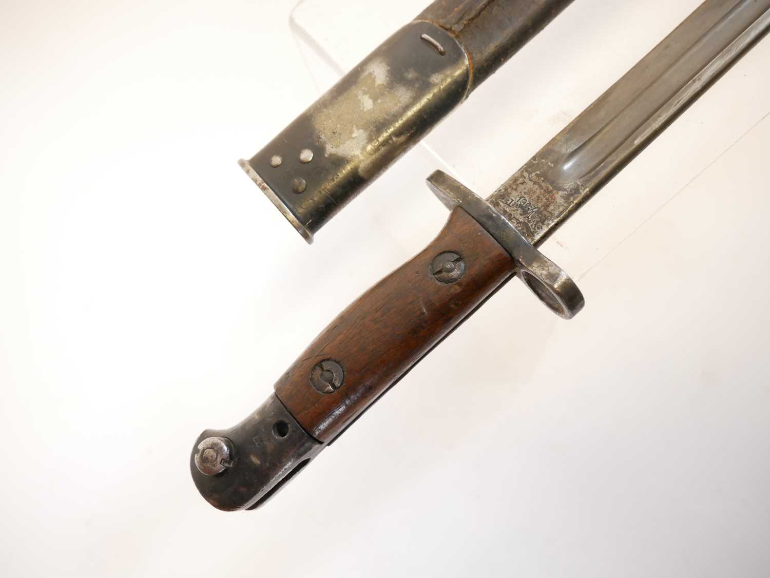 Lee Enfield SMLE 1907 pattern sword bayonet and scabbard, by Sanderson, the ricasso stamped with - Image 8 of 10