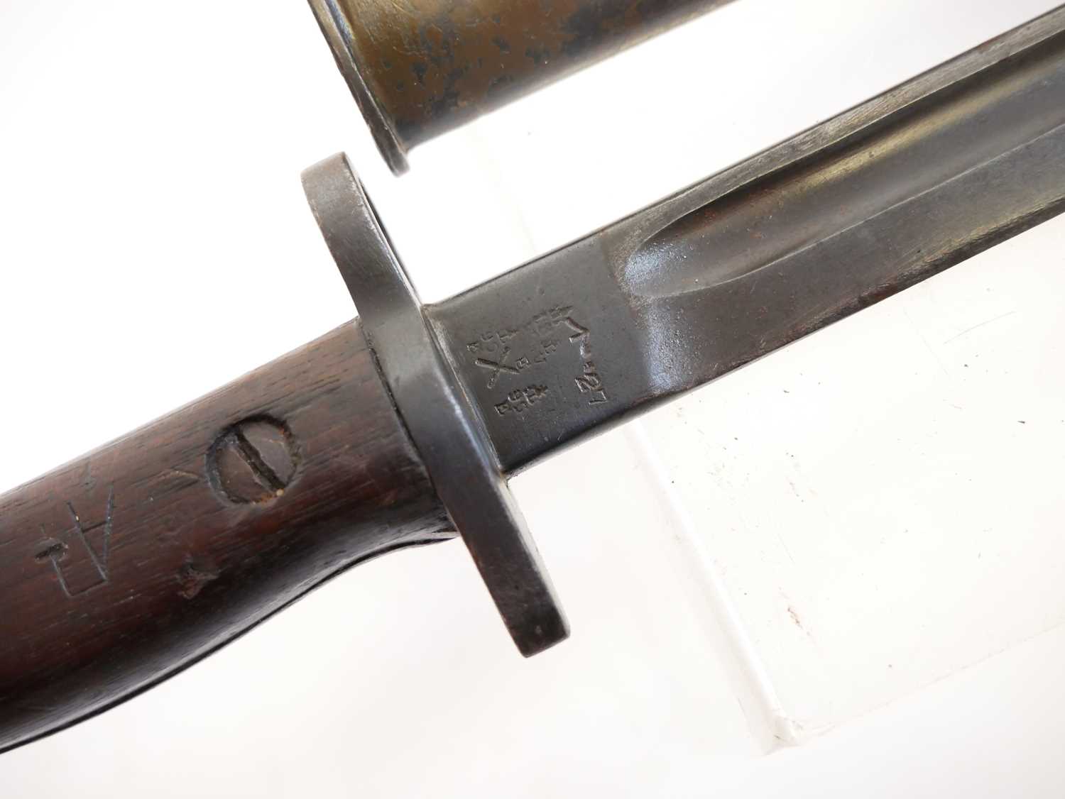 Lee Enfield SMLE 1907 pattern sword bayonet and scabbard, by Chapman, the ricasso stamped with 2' 17 - Image 4 of 9