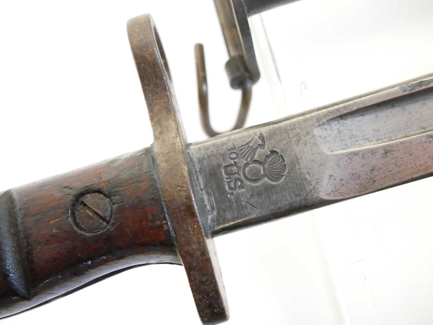 Remington P17 bayonet and scabbard, with rare 1918 acceptance stamp to the ricasso along with - Image 4 of 8