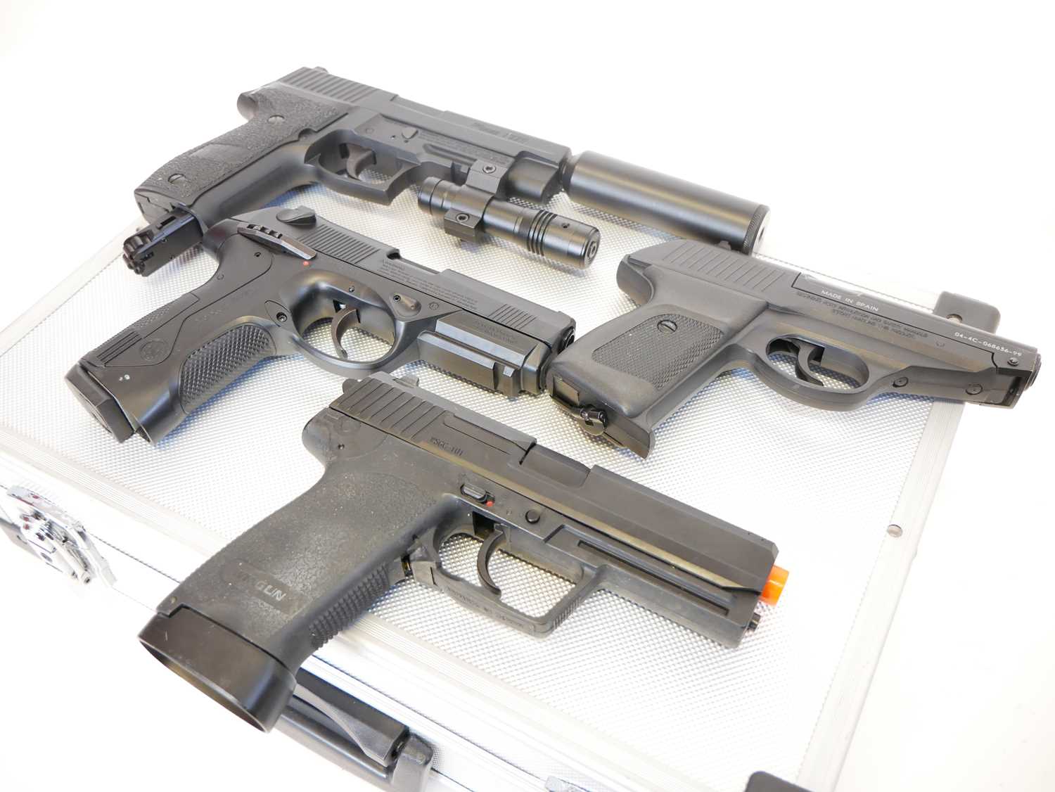 Four CO2 air pistols with five storage cases, to include a Gamo P-23 .177 BB serial number 04-4C- - Image 2 of 7