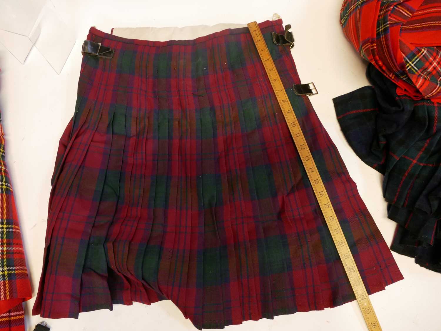 Scottish Highland costume, to include Sgian and Dubh, a Dirk with plated mounts, cased set of - Bild 16 aus 53