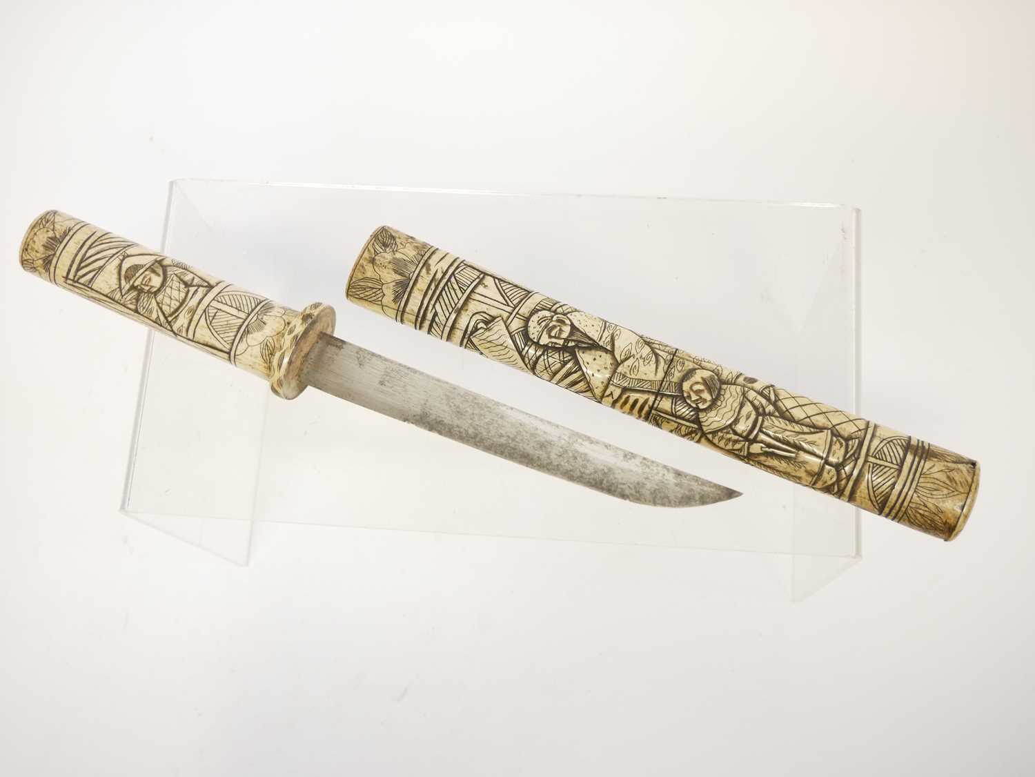 Japanese bone mounted tanto dagger, 7 inch cutting edge blade, the mounts carved and engraved with - Image 2 of 10