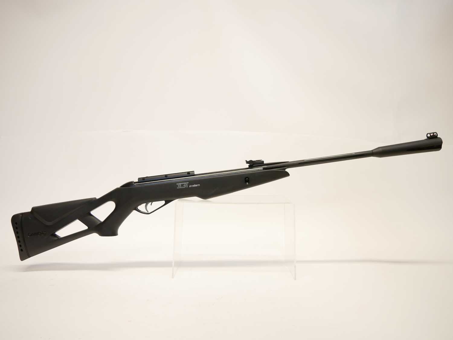 Gamo Whisper IGT system .22 air rifle, serial number 04-1C-520098-14, 20.5inch sighted barrel, black - Image 2 of 10