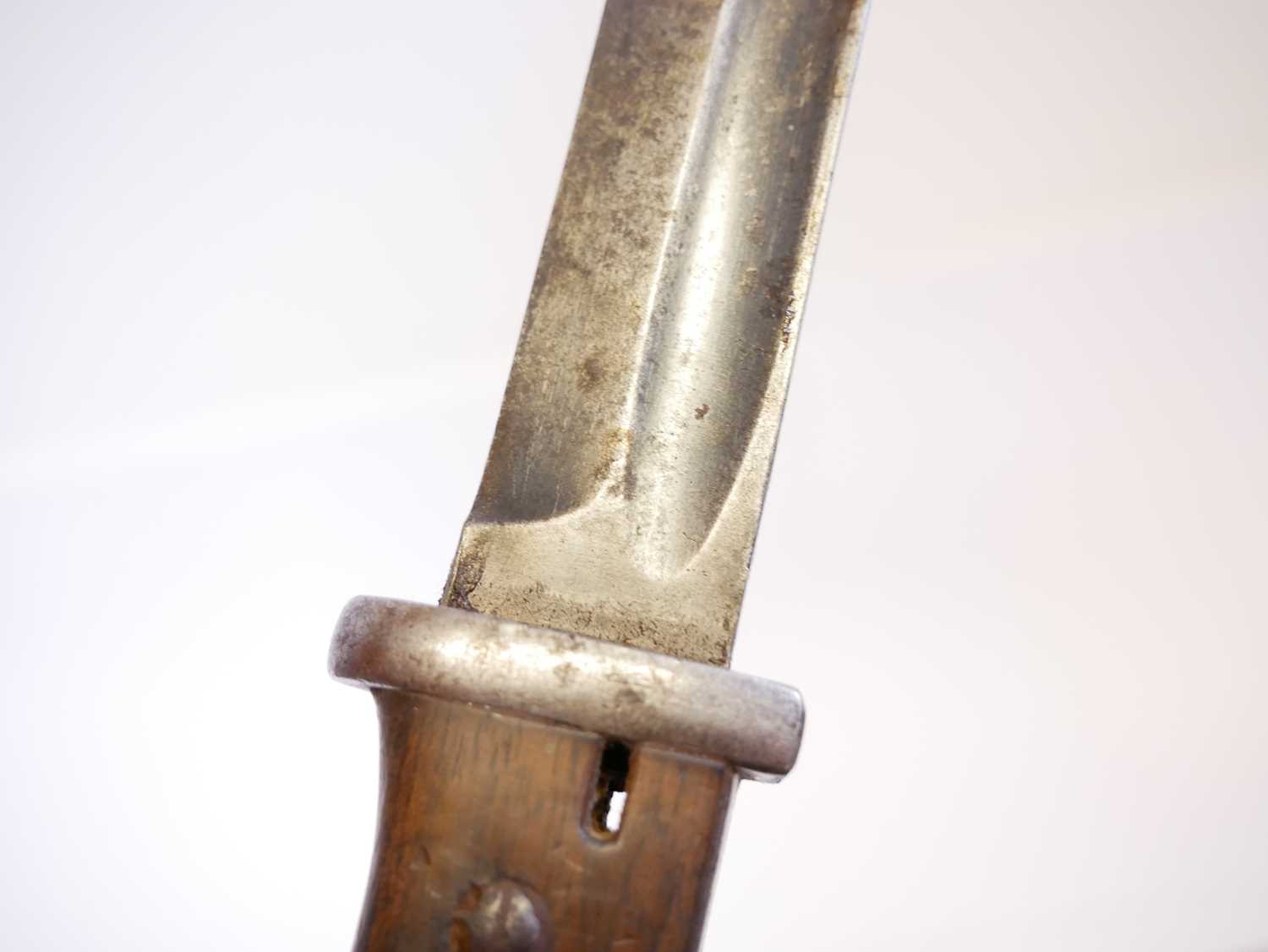 German Mauser K98 S.84/98 WWII bayonet with scabbard, serial numbers E1024, with Waffenamt stampings - Image 4 of 10
