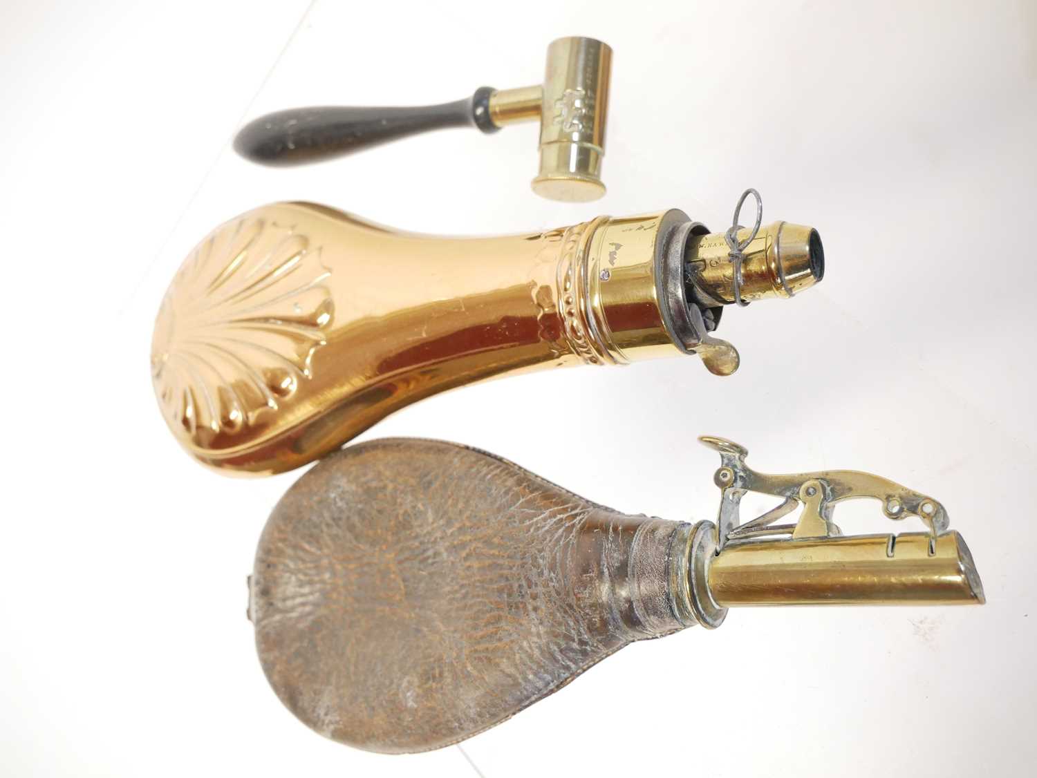 Collection of items, to include a Royal Artillery bugle, one other miniature bugle, a powder - Image 4 of 11