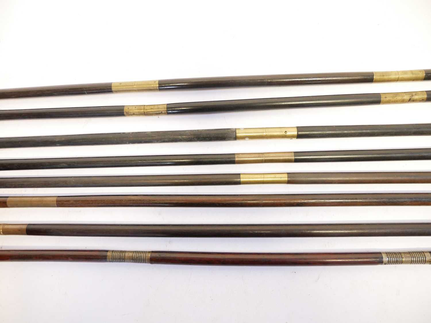Eight good quality ebony and rosewood cleaning rods, some fitted with jags, mops and brushes. - Bild 3 aus 4