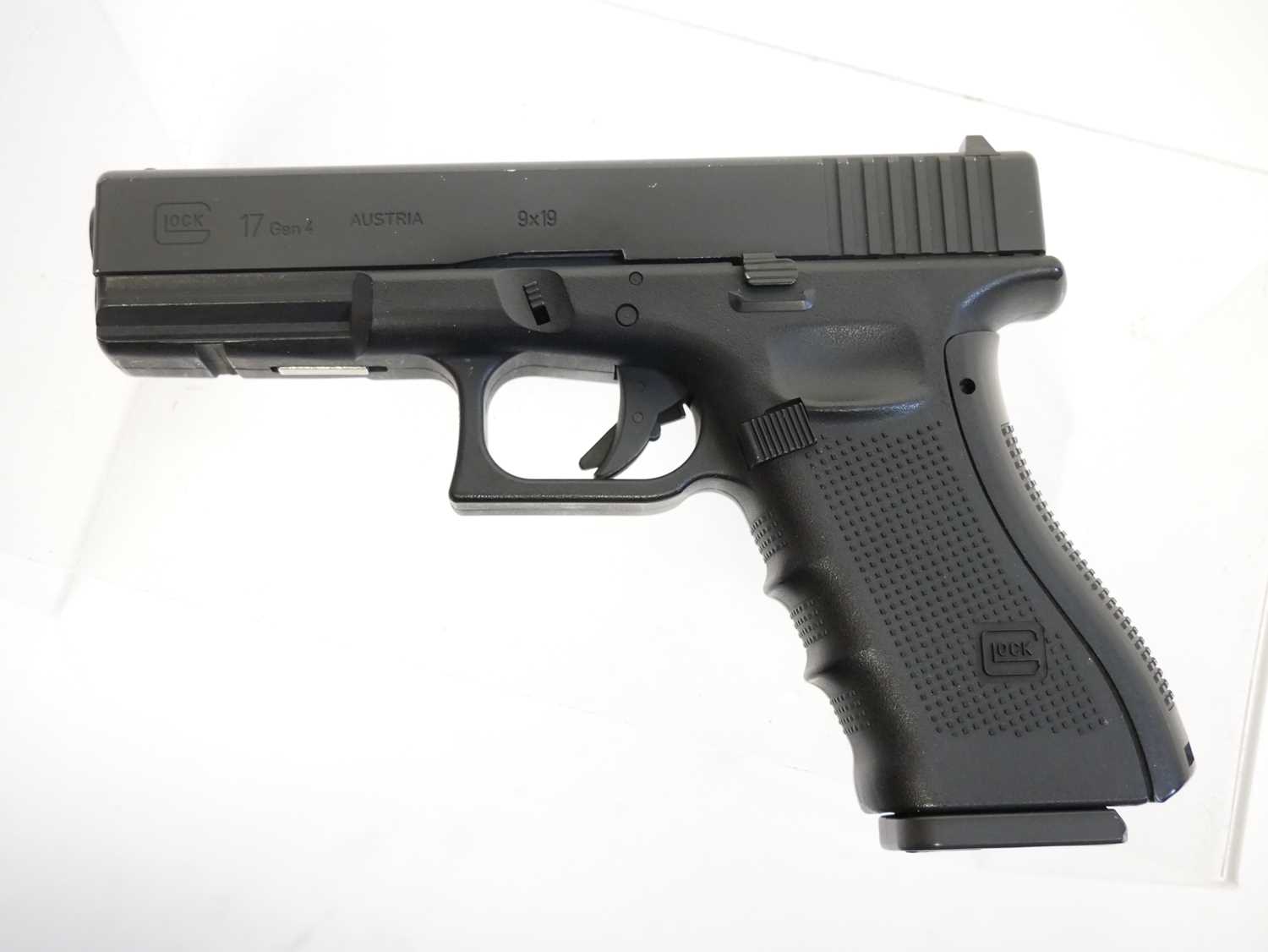 Umarex Glock 17 generation 4 .177 BB CO2 air pistol, serial number KGU417, with box and one - Image 5 of 8