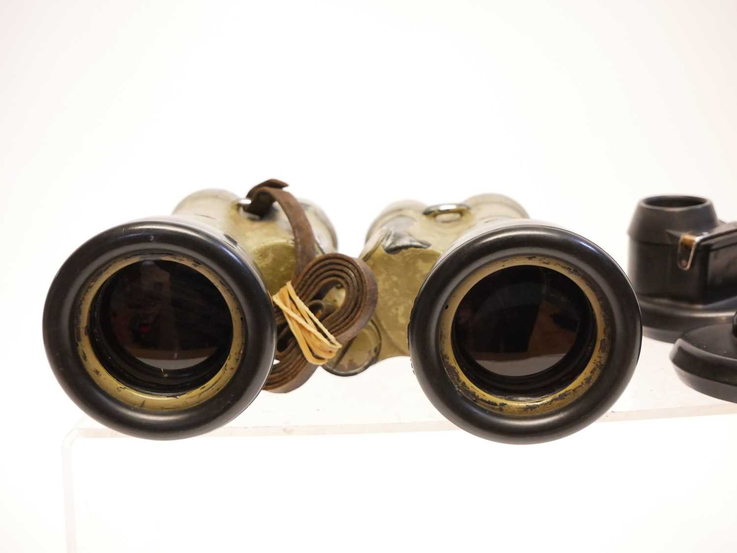 Extremely rare pair of German WWII 7x50 U-Boat binoculars, first model stamped with manufacturer - Image 10 of 20