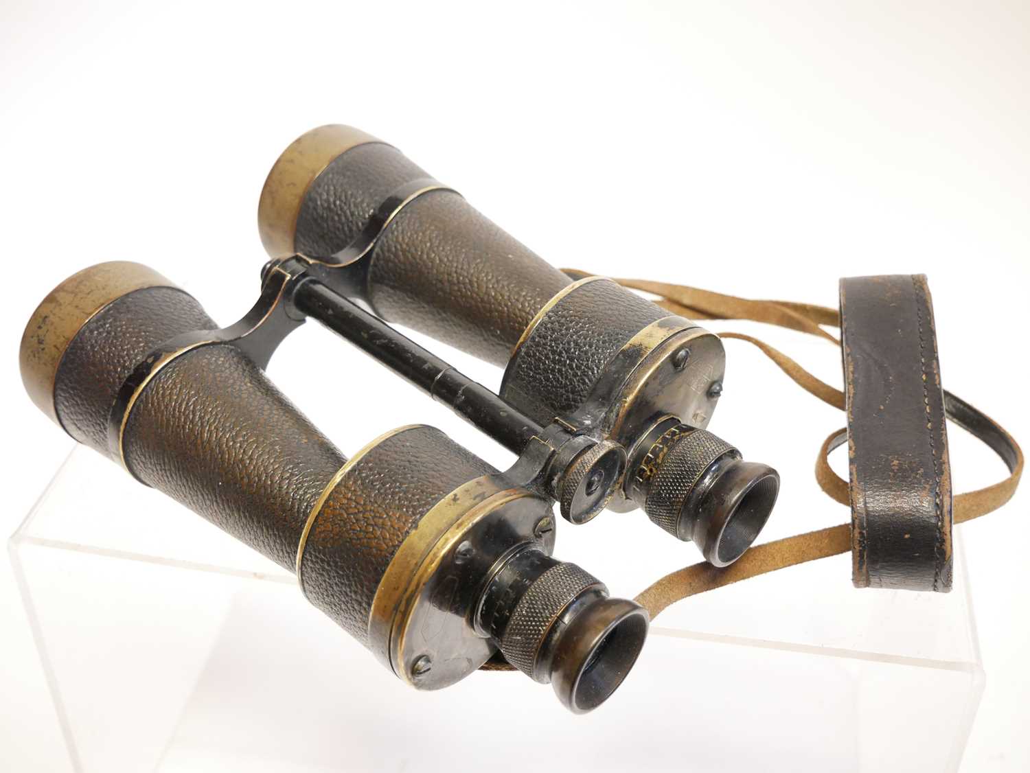 WWII German Leitz 10x50 binoculars, stamped D.F.10x50 Dienstglass, numbered 1115, H/600 to one side, - Image 4 of 20