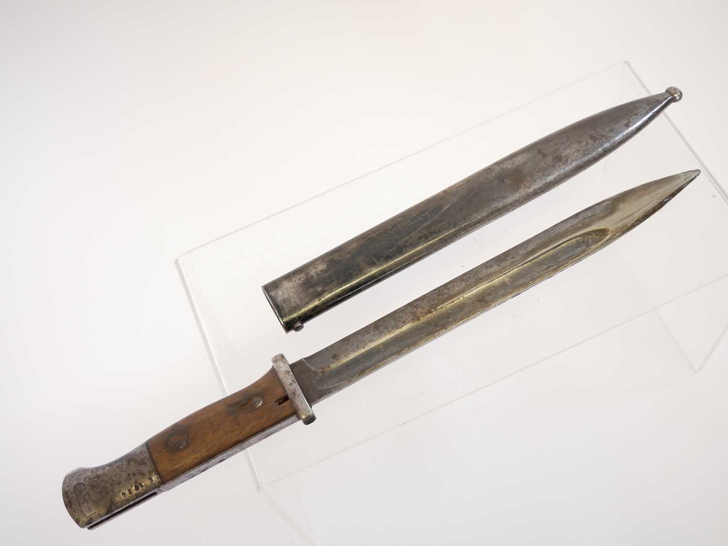 German Mauser K98 S.84/98 WWII bayonet with scabbard, serial numbers E1024, with Waffenamt stampings - Image 3 of 10