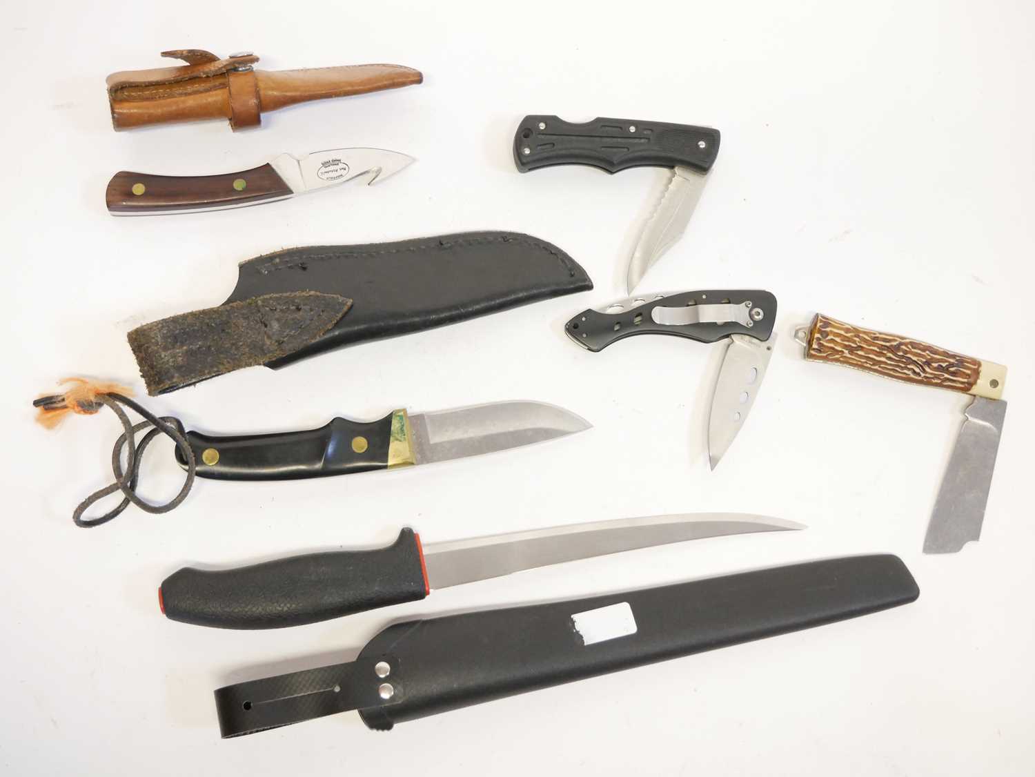 Collection of knives, to include the makers Schrade, Pat Mitchell, Normark, Whitby, and - Image 3 of 3
