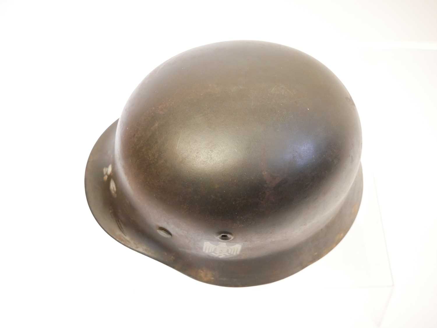 German WWII M40 helmet, stamped Q64 DN44, the originality of the decals is not known, the helmet - Image 4 of 9