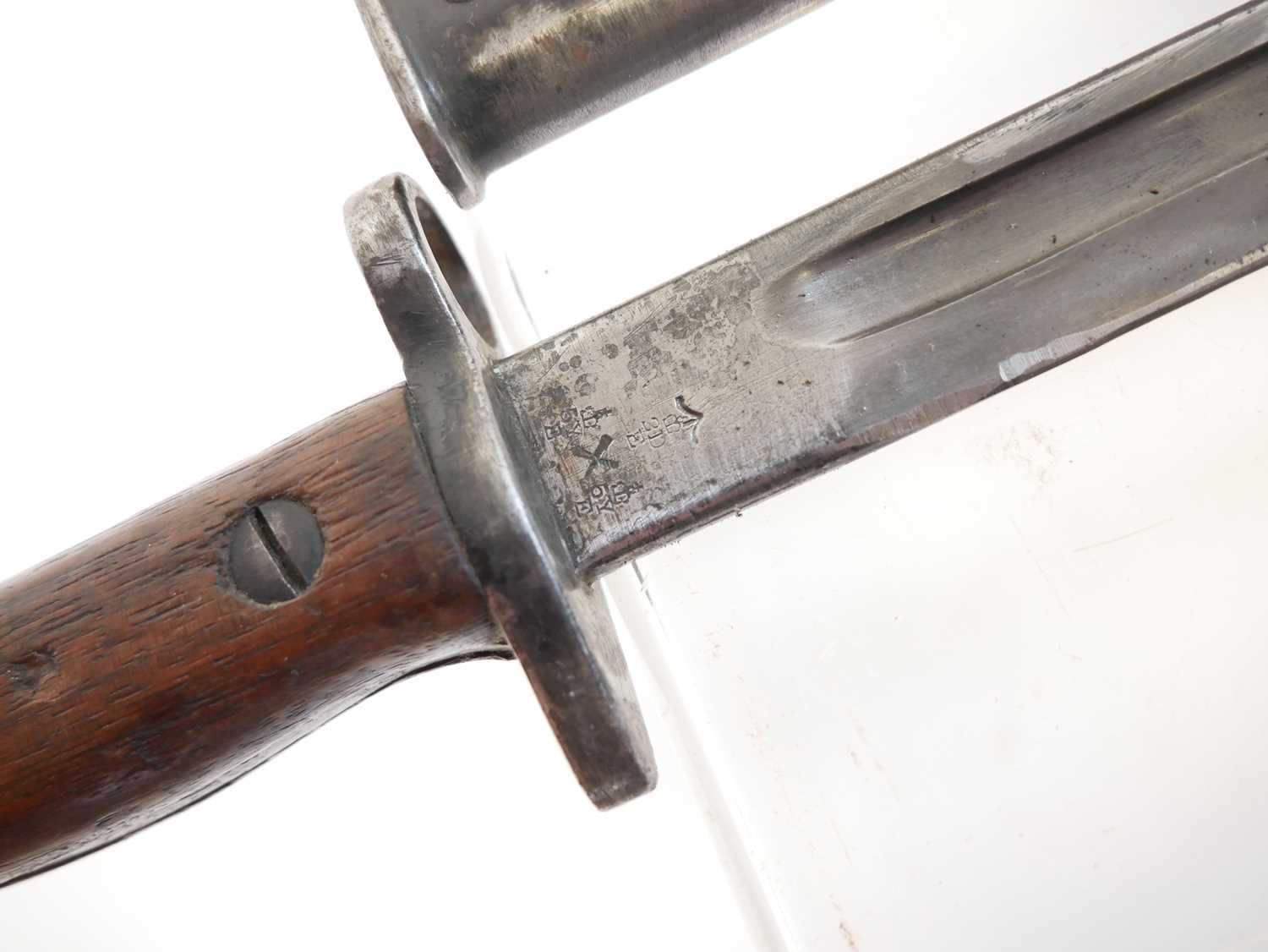 Lee Enfield SMLE 1907 pattern sword bayonet and scabbard, by Sanderson, the ricasso stamped with - Image 4 of 10