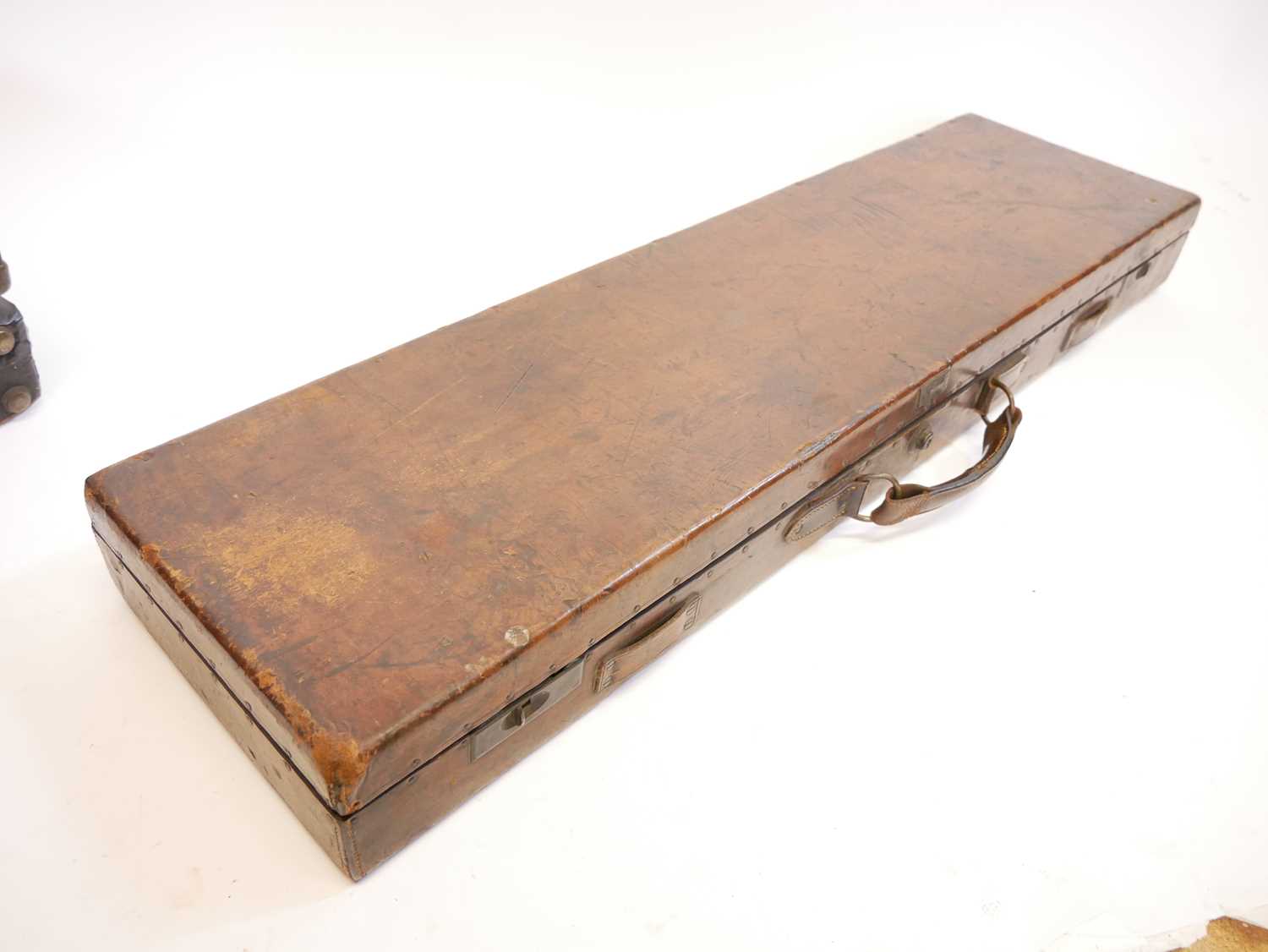 Three leather shotgun cases, one labelled Samuel Ebrall of Shrewsbury to fit 28inch barrels, another - Bild 14 aus 15