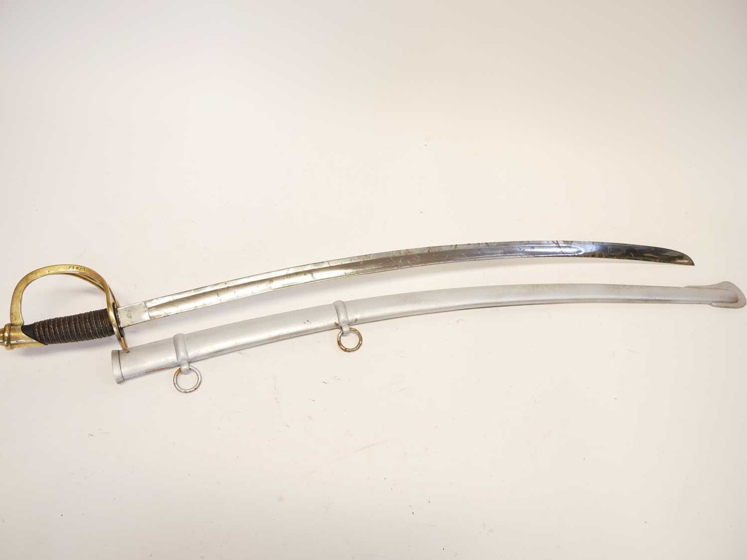 Reproduction US wrist breaker cavalry sabre and scabbard, curved fullered blade with brass guard and - Image 11 of 11