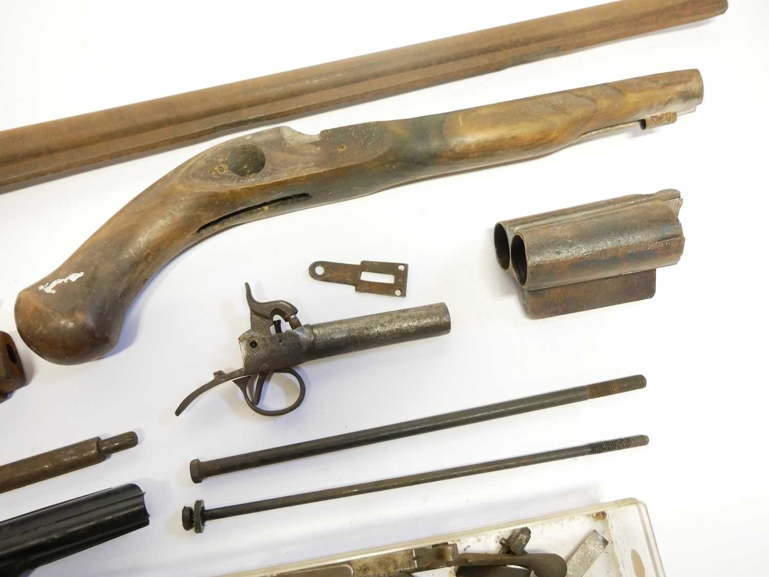 Percussion 14 bore muzzle-loading shotgun by Marigold for restoration together with a collection - Bild 3 aus 11
