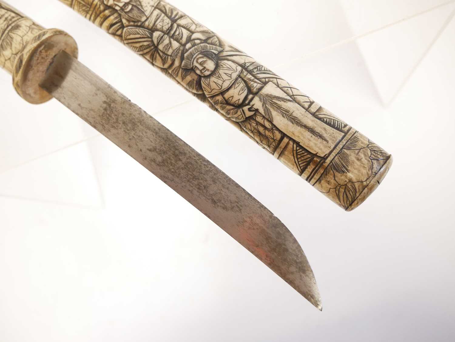 Japanese bone mounted tanto dagger, 7 inch cutting edge blade, the mounts carved and engraved with - Image 8 of 10