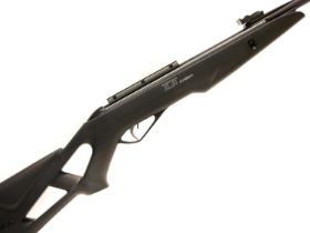 Gamo Whisper IGT system .22 air rifle, serial number 04-1C-520098-14, 20.5inch sighted barrel, black