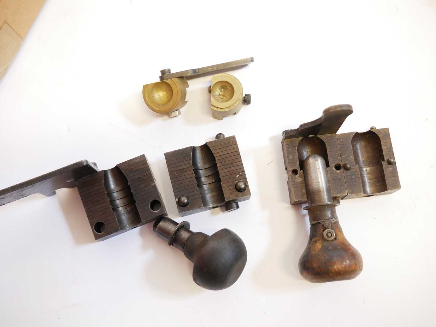 Collection of mixed reloading and muzzle loader equipment, to include a Parker Hale .58560 mould, - Image 5 of 5