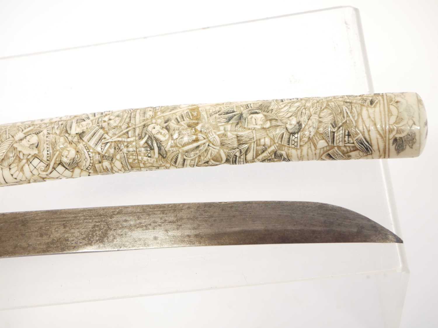 Japanese bone mounted tanto dagger, slightly curved 9.5 inch cutting edge blade, the mounts carved - Image 9 of 16