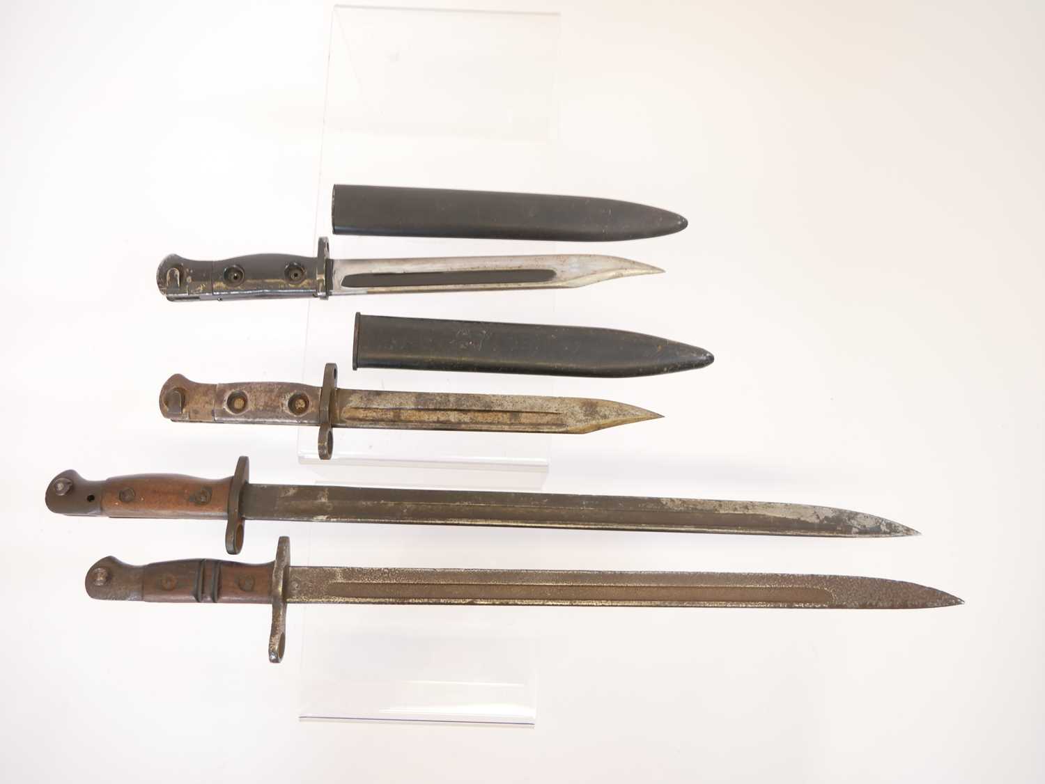 Collection of bayonets, to include two L.1.A.3. SLR bayonets and scabbards, one lacking the muzzle - Image 3 of 9