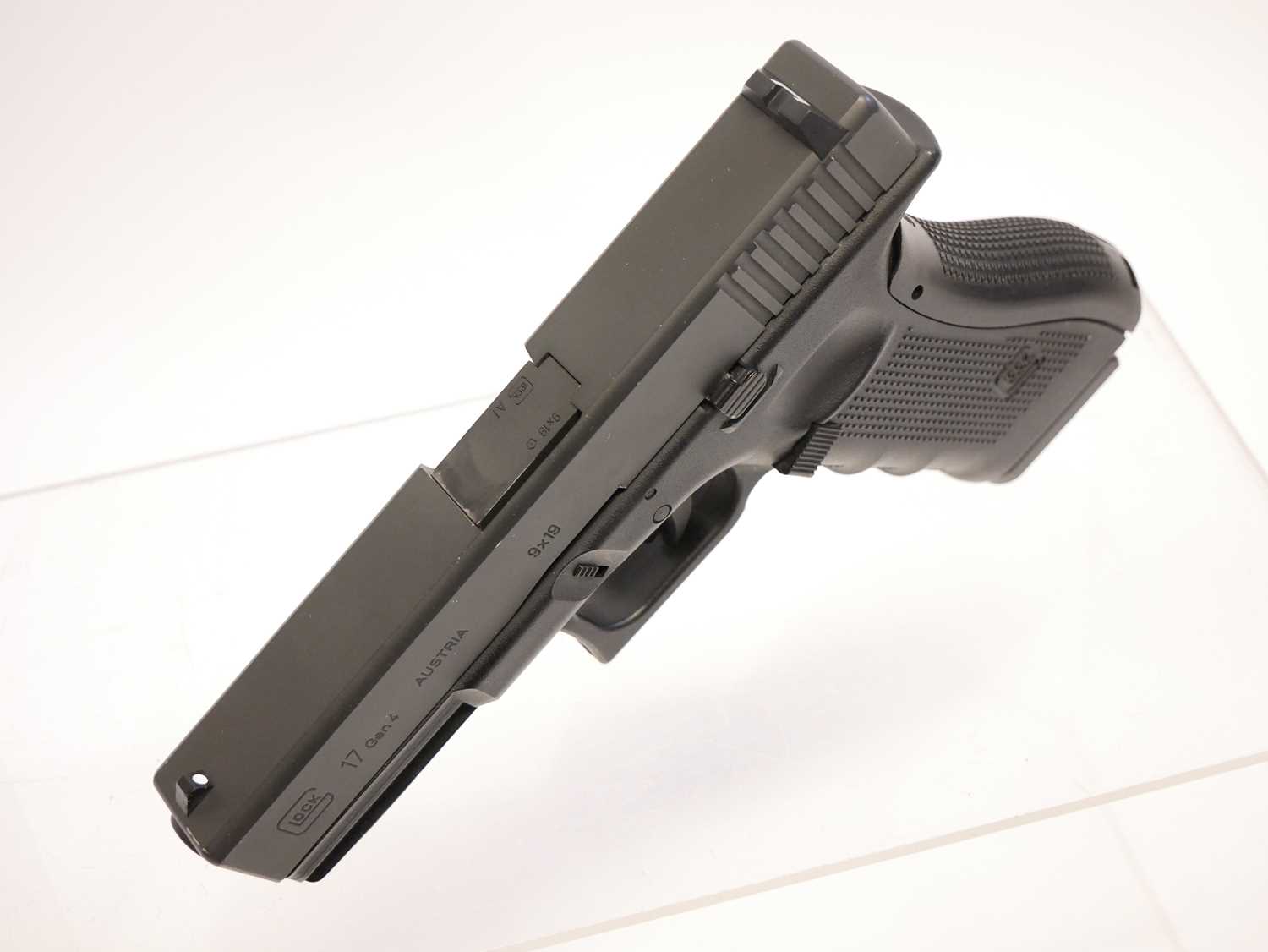 Umarex Glock 17 generation 4 .177 BB CO2 air pistol, serial number KGU417, with box and one - Image 7 of 8