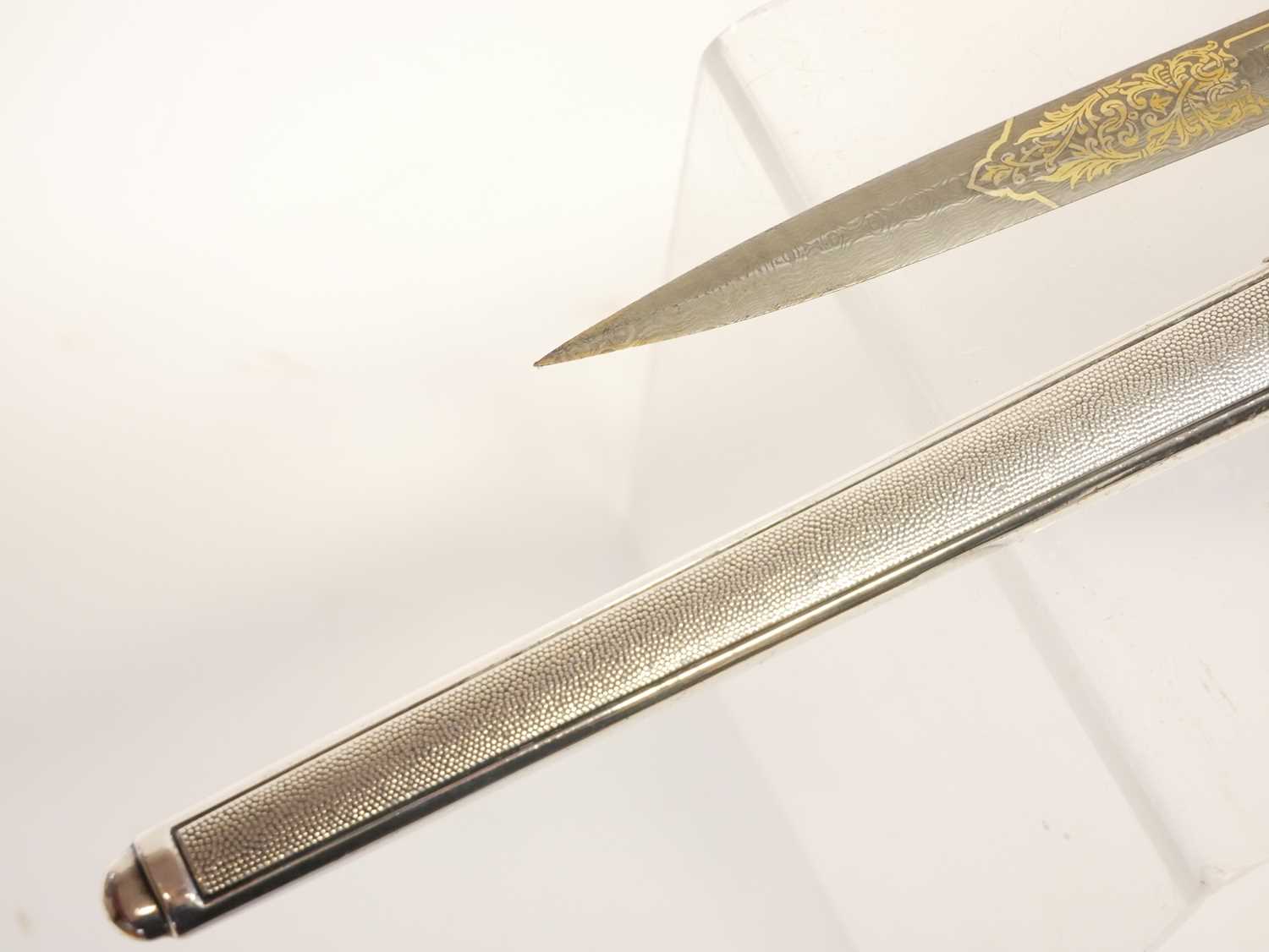 German WWII Army officers dagger and scabbard, artificial Damascus blade etched 'Krefelder Transport - Image 4 of 15
