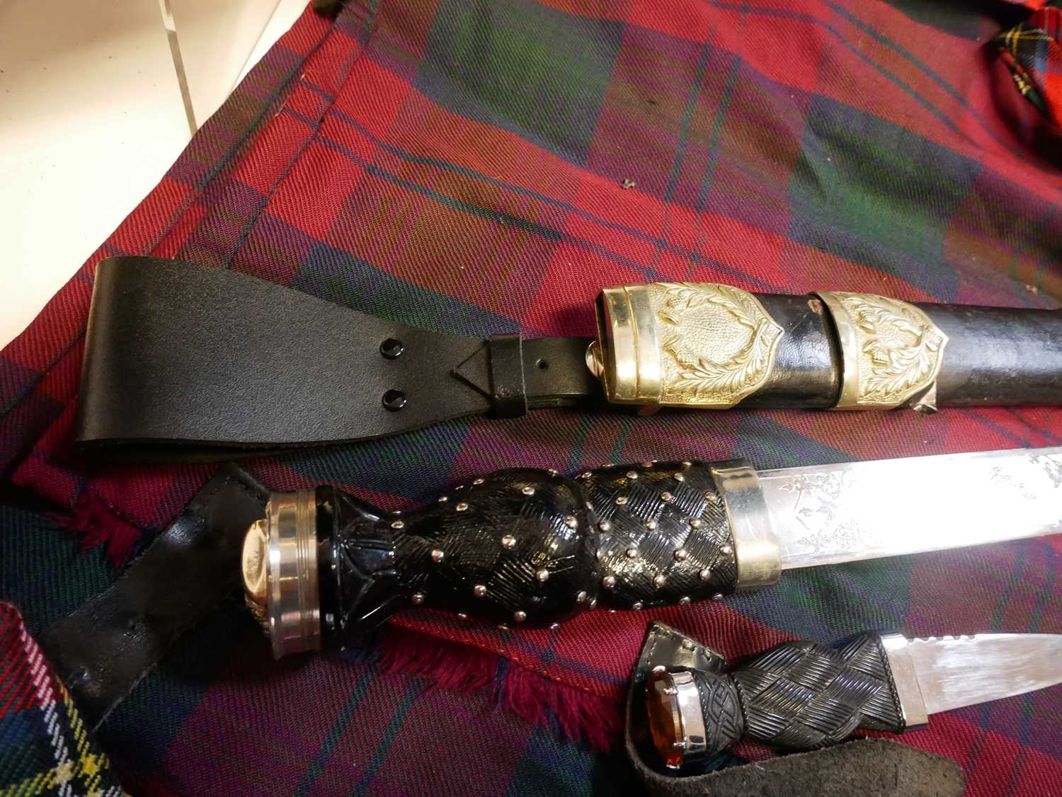 Scottish Highland costume, to include Sgian and Dubh, a Dirk with plated mounts, cased set of - Bild 7 aus 53
