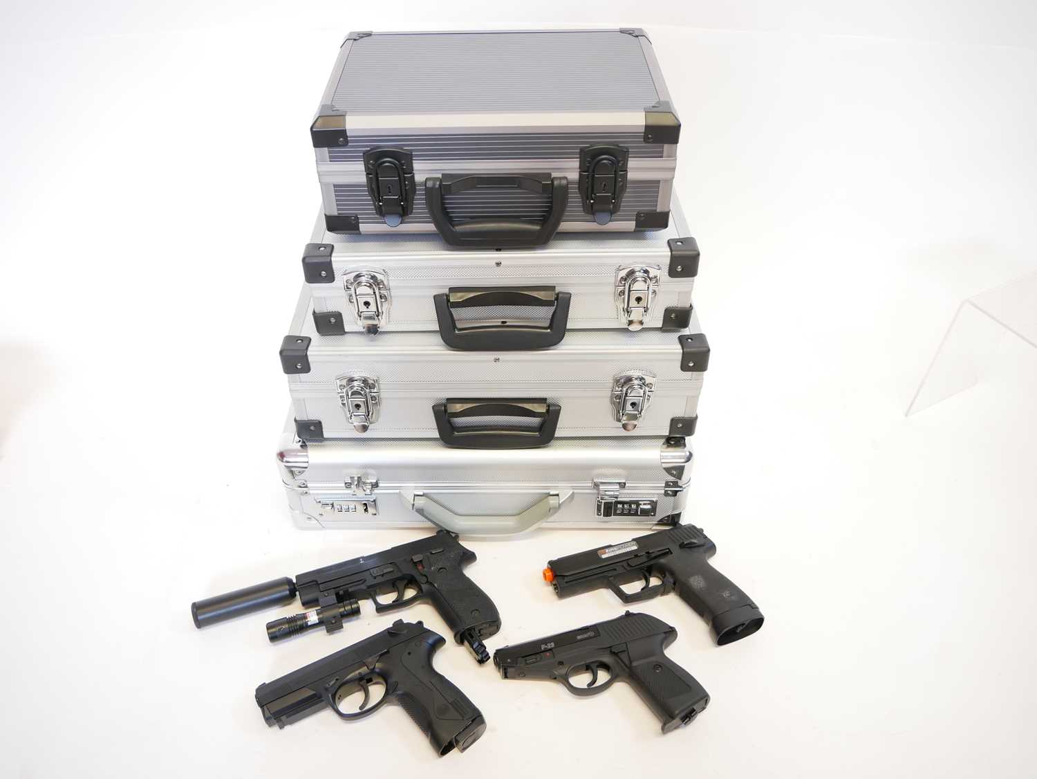 Four CO2 air pistols with five storage cases, to include a Gamo P-23 .177 BB serial number 04-4C- - Image 5 of 7